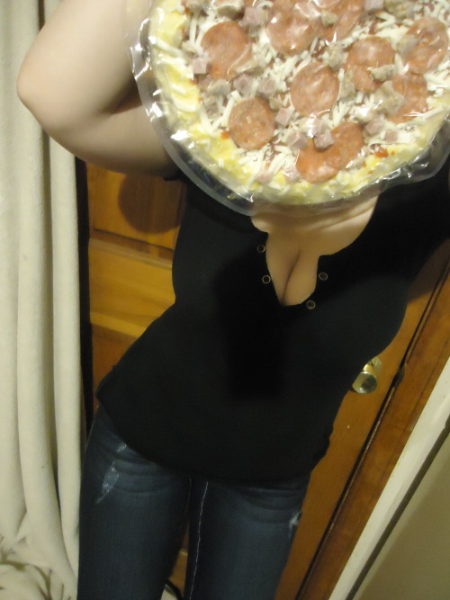 mitsuiaika:  i’ve hid it all with photoshop but i must reveal i’m actually a pizza face ):