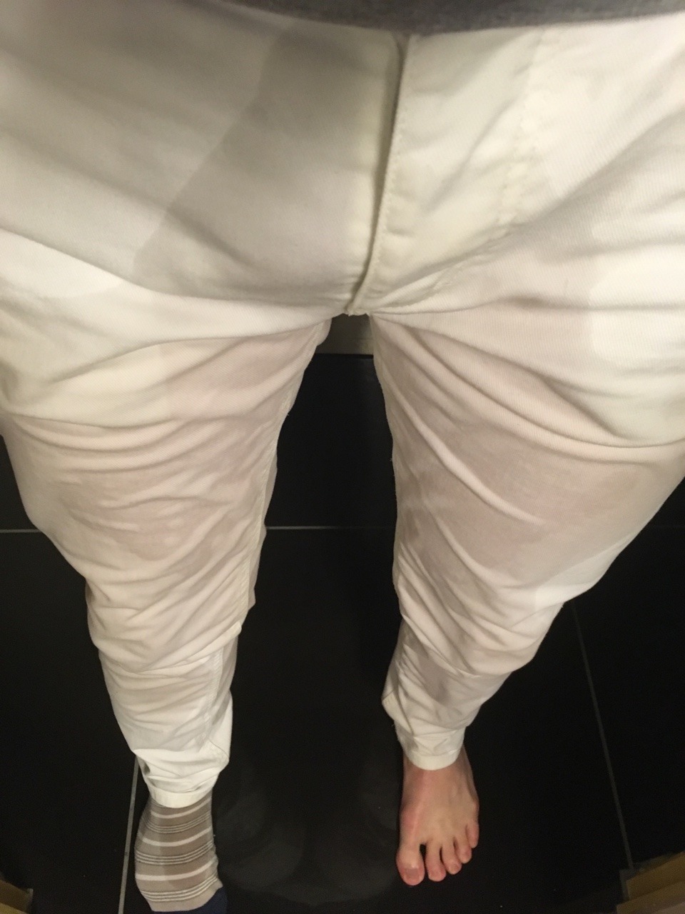 pissjean: Oups encore pipi dans mon jean