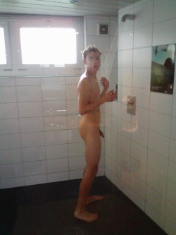 hornyaussieboy:  pagesofpleasure:  Reblog jut for the shower. I want a shower that large.  Agreed 