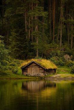 celtic-viking:  celtic-viking:   This image lowered my blood pressure!Norwegian boat house by Geir Drabløs.http://tiny.cc/gije0x   Read about the culture of the Vikings and Celts here http://celtic-vikings.blogspot.com.br/ Translate the blog to your