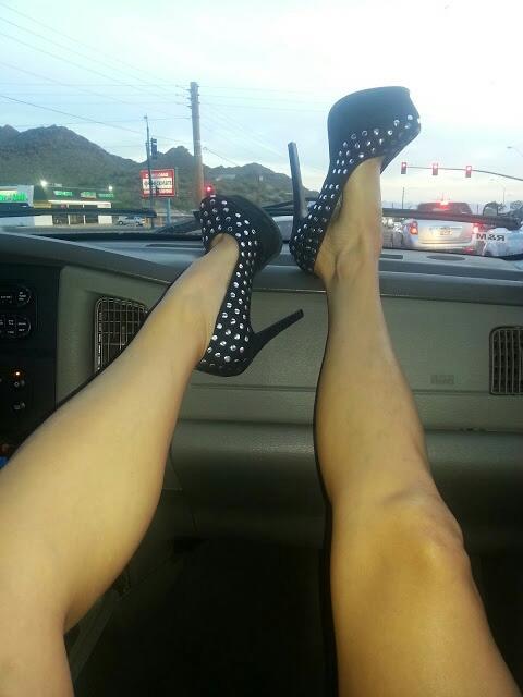 scottnikipowers:  My hot legs on display for others to see!…XOXO NIKI
