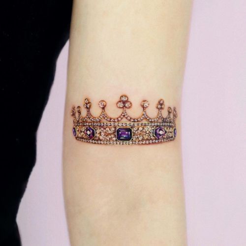 ig: yeriel_tattoo crown;diamond;golden;portrait