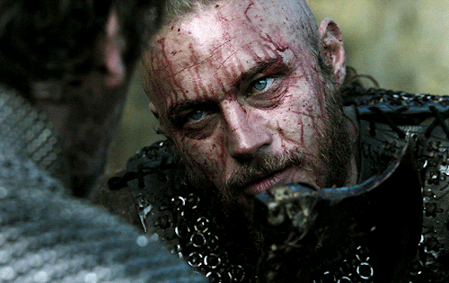 filmtv - Travis Fimmel as Ragnar Lothbrok in Vikings...