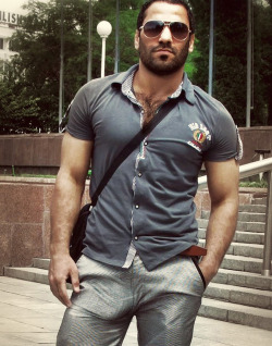 indianatractorboy:  manly-muscular-machos: