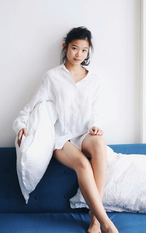 sgsimplepleasures:Remember this girl?? Got more of her for you guys! Lemme know if you want her IG! 