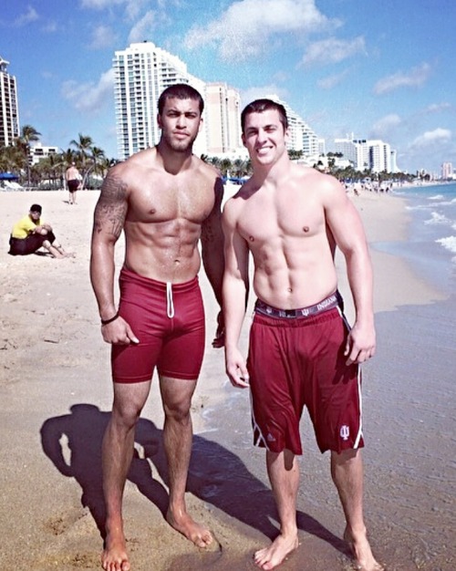 hottiesofthiscentury:  OMFG IM LEAKING!!!!! 💦💦💦💦💦💦💦💦💦💦💦💦 #splashhttp://hottiesofthiscentury.tumblr.com