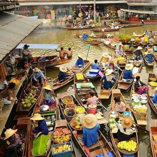 supercaloi0802:#floatingmarket#bkk #wonderfulasia#asean #travelasia#ilac2017 (at Bangnamphung Floati