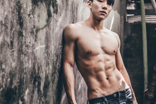 sgcutegays: ccbbct: Louis Leung: www.instagram.com/louisleungig What a hot teacher! 好帅的生物老