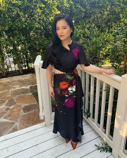  Kelly Marie Tran in Prabal Gurung