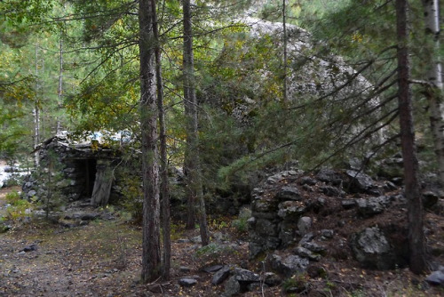 unicornvibration: Stone shack in the forest