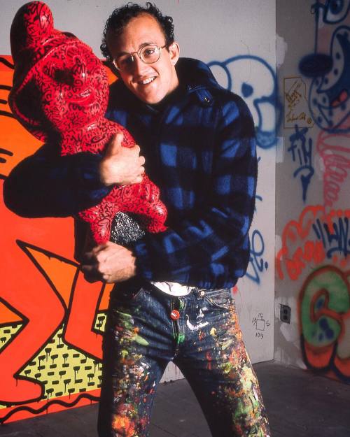 Sex twixnmix:   Keith Haring photographed by pictures