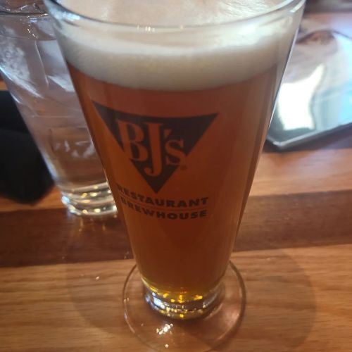 Piranha Pale Ale at BJs. Nice to have after the long week.#pirahna #palealebeer #beer #craftbeer #cr