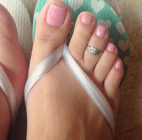 sexyfeet305: One Person said I had the top 10 best feet in Tumblr. What you guys think?