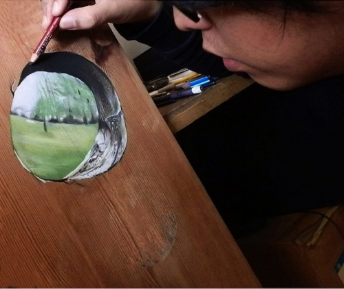 loraclespeaks:  archiemcphee:  Singapore-based visual artist and art instructor Ivan Hoo uses colored pencils and pastels to create awesome illustrations on wood panels that are both photorealistic and anamorphic. Hoo’s meticulous drawings look so incredi