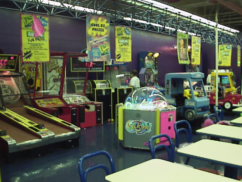 lindentreeisle:greatrunner:iwanttobeastayathomedad:The First Discovery Zone opened up in January 199