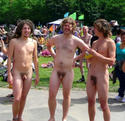 nu-en-groupepublic-nudity:  Pour tous les