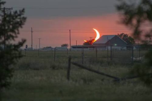 yourtake:A rare sight: “A partial annular eclipse shot at sunset from the front yard of my house in 