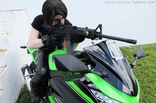 gwyene:identityfox:Set 1/Set 2/Set 3Cosplay: Urban Assassin!Levi-Attack on Titan AUCosplayer: identi