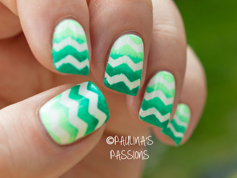 paulinaspassions:  Green Gradient Chevrons :) http://paulinaspassions.com/31dc2013-day-04-green-chevron-gradient-nails/