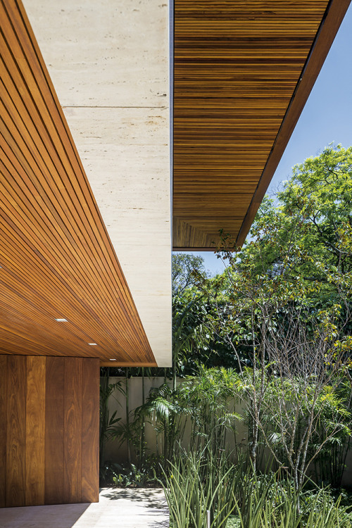 {Jacobsen Arquitetura creates a sense of coziness, despite the grand proportions and volumes in this