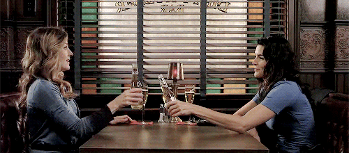 kate–beckett:Jane and Maura at The Dirty Robber.