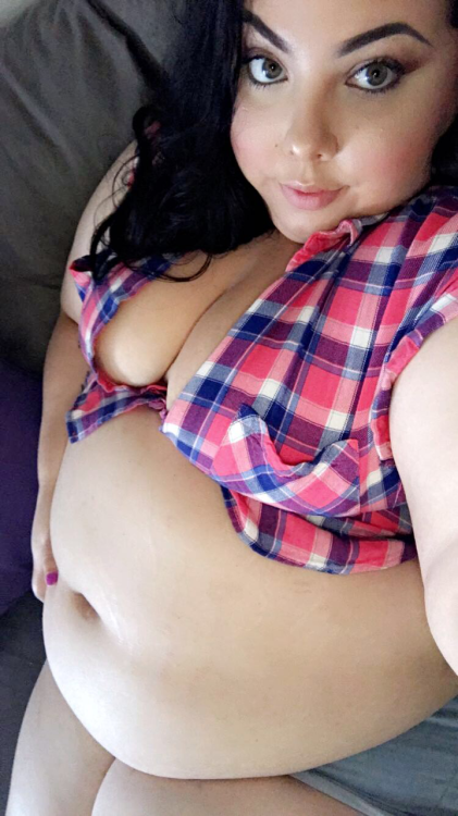 stuffingnothanksgiving: @bigcutienova formerly known as fatandsassymami, this supersized beauty fina