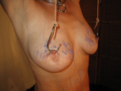 bdsmroleplay:  slave lotte hooked nipples