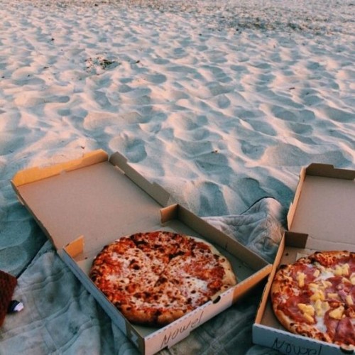 whydontwecry: Beach date with Jonah