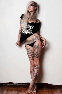 iltattooedwomen:  Sexy!