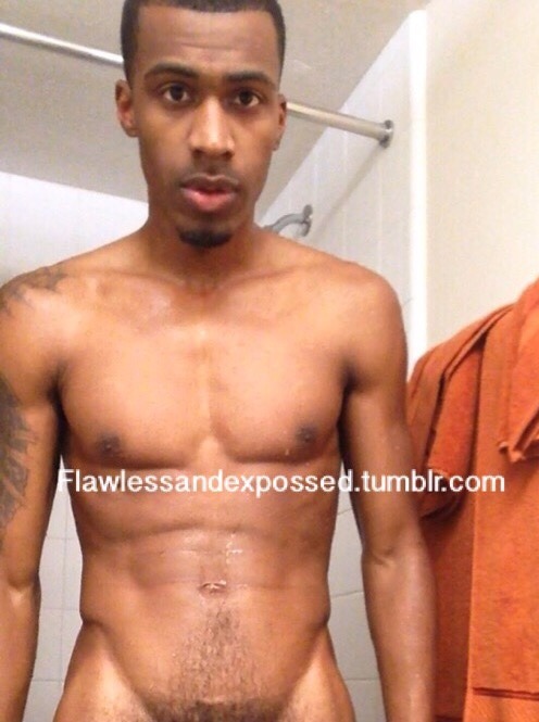 baitguy10:  flawlessandexpossed:  www.flawlessandexpossed.tumblr.com  # 11  Big MANDINGO🍆🍆✨✨✨  He’s so easy 😌