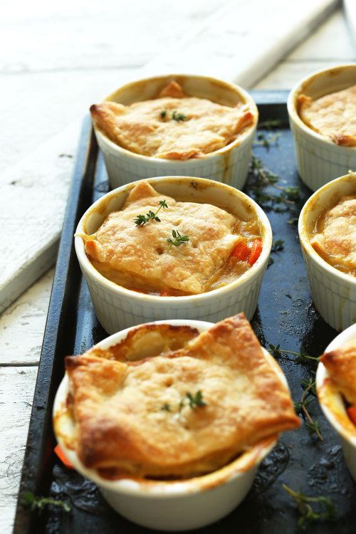 justfoodsingeneral: Thyme &amp; White Bean Pot Pies“10-ingredient vegan pot pies infused w