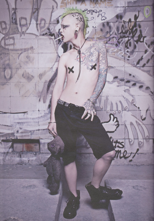 stray-prince:  kyoselflove:    「激-MASSIVE-突 全国編」 DIAURA VS MEJIBRAY Photobook [X]  @paradigm-parad0x !!! 