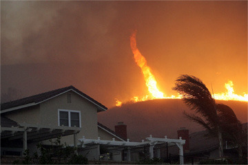 knowledgethroughscience:  Fire tornadoes (also called fire whirls, firenados, fire