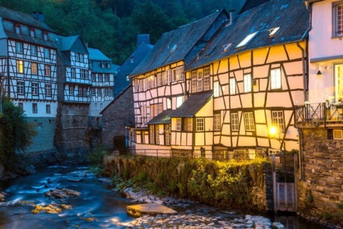 willkommen-in-germany:Monschau (French: Montjoie, Walloon: Mondjoye) in the Eifel region near Aachen