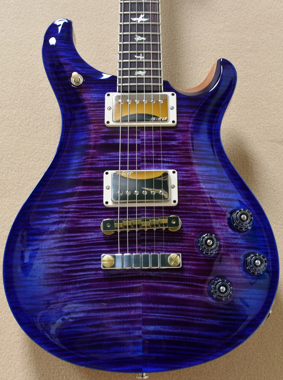 glorifiedguitars:  PRS McCarty 594 10 Top in Custom Colour Violet Blue Burst [Source: