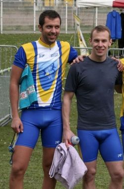 lazysharkkid:  lalycradude:  Let’s go have a private workout!                          FUCK ALL LYCRA SPORT GUYS!  If I see cyclists like that, I want to be fucked by them!