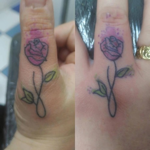 Matching tattoos for a pair of lovely friends! #watercolourtattoo #rose #rosetattoo #floraltattoo #s