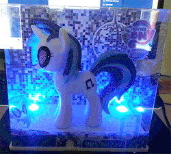 The great plushie maker and amazing artist Pony Fuhrer hosted a little giveaway where one lucky winner received a ComicCon DJ Pon3 collectible figurine. And I won! Whooooohoo! So happy. It arrived today and oh my god, it&rsquo;s amazing. She looks awesome