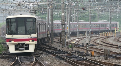 【４１２】若葉台 出庫入線 繰り返す 電車で朝は 忙しなき駅
