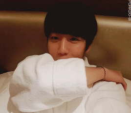 porkdo-bi:  BBH gifs 13/50: cute beansprout in his robe… 