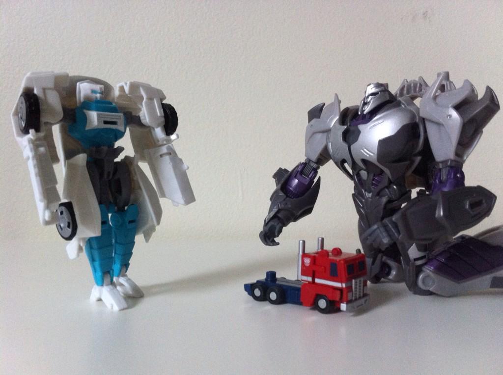 thistlebot:   “Vvvwwoooshh!”  “Pew pew pew!”  “Haha! Now I, Starscream,