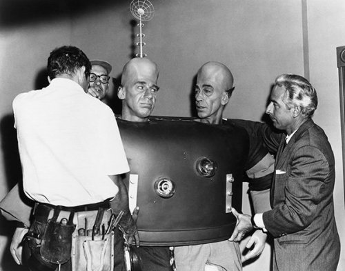 sweetheartsandcharacters:Behind the scenes on the sets of “The Twilight Zone”.