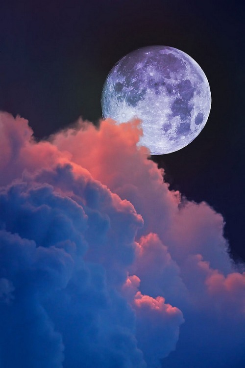 wolverxne:  Lunar Moon Rise | by: [Captain Kimo]   Cielo azul, cielo nublado, cielo de mis