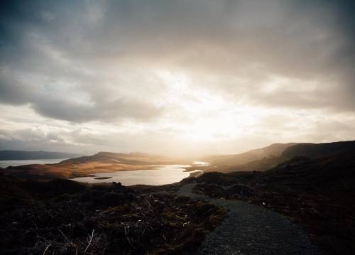 browndresswithwhitedots - The Old Man of Storr