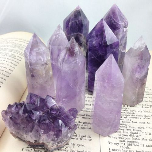 crystal-energy:  weloveminerals:  Found on callistojewelry.tumblr.com  lil’ crystal blog 