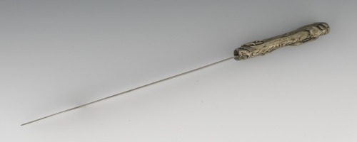 art-of-swords:Japanese DaggerDated: Meiji EraMeasurements: overall length 12 inches (30.4cm)The dagg