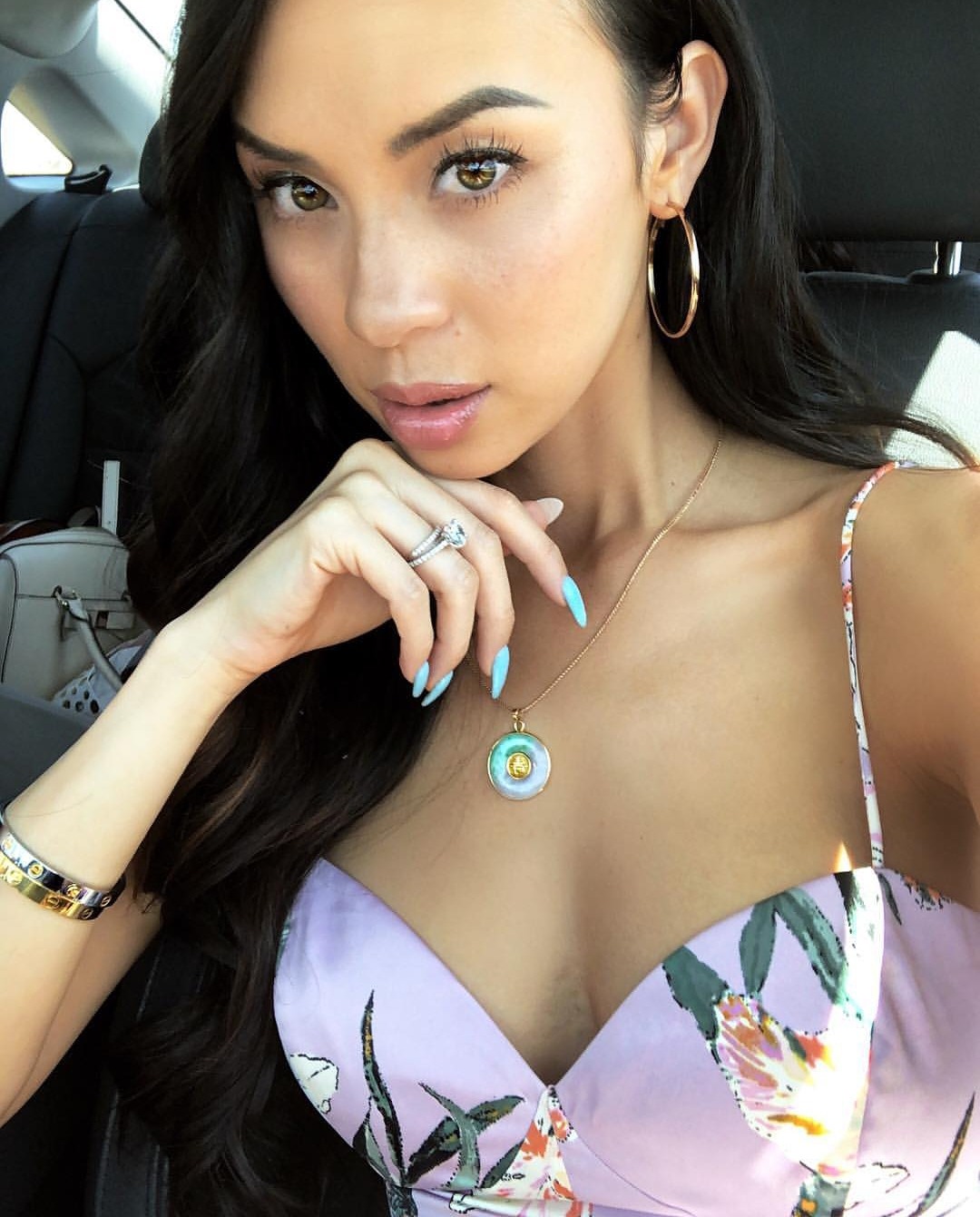selfysgalore:  Simple hotness