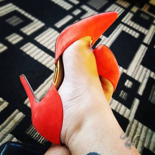 My newest beauties. #coralheels #everydayheels #nicearch