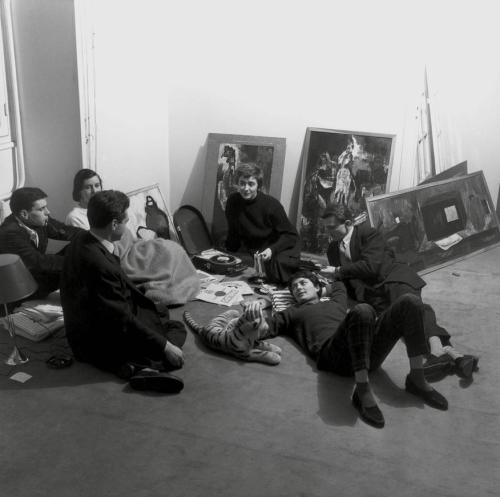 mondfaenger:   Françoise Sagan with friends in her apartment “rue de Grenelle”, Paris, 1956 © Photo 