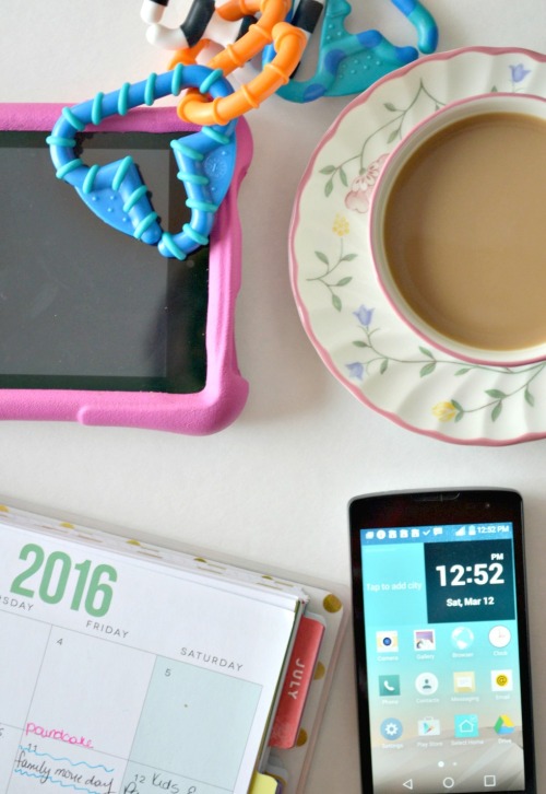 Finding ways to stay organized with the help of her low-priced smartphone and data plan! 